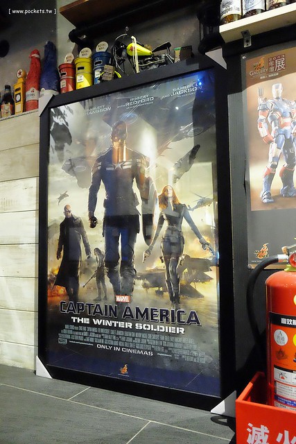 【台中美食推薦】薩克森比利時小酒館.Sachsen Beer Bar。走進滿滿公仔的動漫世界,120吋的電視牆可以觀看球賽,義大利麵和燉飯都是正統義式作法,三五好友下班後相揪放鬆一下 @飛天璇的口袋