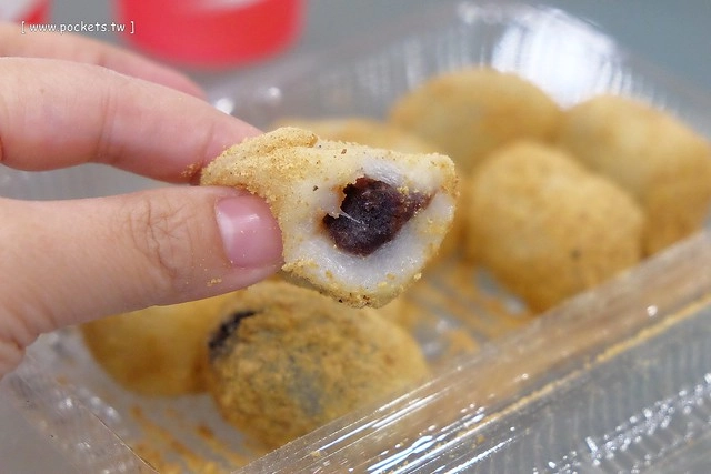 稻香村麻糬:豐原中正路郵局前面,阿婆以摩拖車為攤一賣好幾年,滿滿古早味的麻糬 @飛天璇的口袋