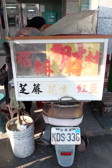 稻香村麻糬:豐原中正路郵局前面,阿婆以摩拖車為攤一賣好幾年,滿滿古早味的麻糬 @飛天璇的口袋