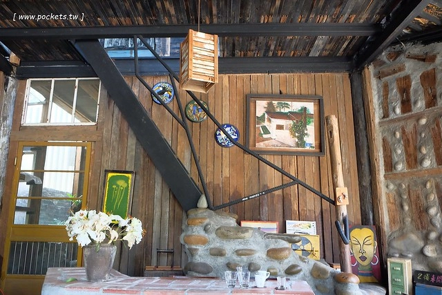 【台中特色咖啡館】13號咖啡(原:楓樹13咖啡)。位於台中南屯區的秘境咖啡館,販售全世界冷門的咖啡豆,一間很樸實卻很有溫度的溪邊13咖啡館 @飛天璇的口袋