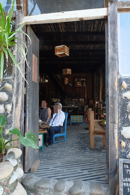 【台中特色咖啡館】13號咖啡(原:楓樹13咖啡)。位於台中南屯區的秘境咖啡館,販售全世界冷門的咖啡豆,一間很樸實卻很有溫度的溪邊13咖啡館 @飛天璇的口袋