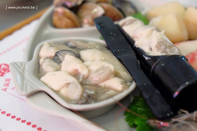 【台中火鍋推薦】陶湘涮涮鍋。CP值很高的平價火鍋店,海龍王鍋非常的有氣勢,干貝鍋$240元新鮮有誠意,晚上來用餐還可以吃到活跳跳的蝦 @飛天璇的口袋