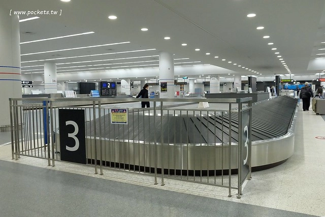 【日本名古屋】威航 Vair 桃園→名古屋 2015.12.15首航初體驗。首航有很多可愛的記念品,機上有吉祥物威熊合照,年輕空姐活潑又可愛 @飛天璇的口袋