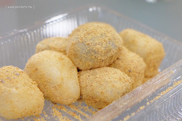 稻香村麻糬:豐原中正路郵局前面,阿婆以摩拖車為攤一賣好幾年,滿滿古早味的麻糬 @飛天璇的口袋