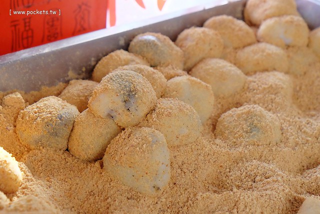 稻香村麻糬:豐原中正路郵局前面,阿婆以摩拖車為攤一賣好幾年,滿滿古早味的麻糬 @飛天璇的口袋