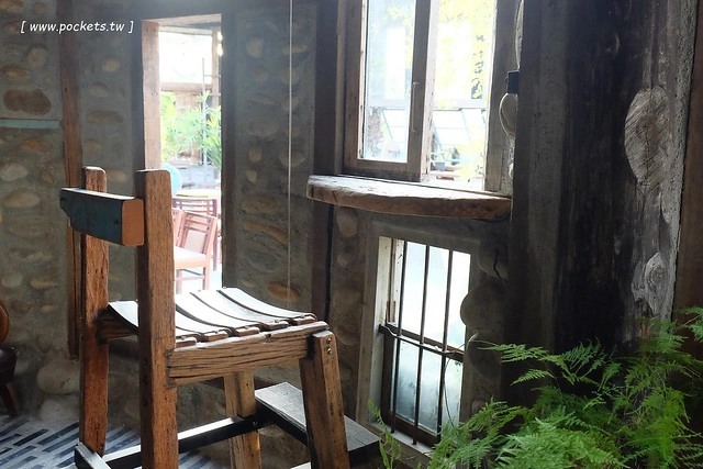 【台中特色咖啡館】13號咖啡(原:楓樹13咖啡)。位於台中南屯區的秘境咖啡館,販售全世界冷門的咖啡豆,一間很樸實卻很有溫度的溪邊13咖啡館 @飛天璇的口袋