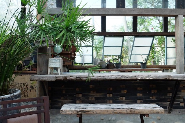 【台中特色咖啡館】13號咖啡(原:楓樹13咖啡)。位於台中南屯區的秘境咖啡館,販售全世界冷門的咖啡豆,一間很樸實卻很有溫度的溪邊13咖啡館 @飛天璇的口袋