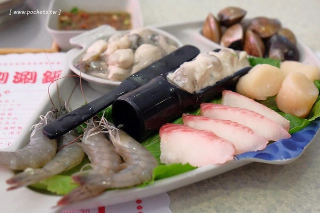 【台中火鍋推薦】陶湘涮涮鍋。CP值很高的平價火鍋店,海龍王鍋非常的有氣勢,干貝鍋$240元新鮮有誠意,晚上來用餐還可以吃到活跳跳的蝦 @飛天璇的口袋