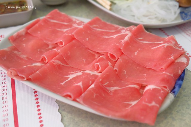 【台中火鍋推薦】陶湘涮涮鍋。CP值很高的平價火鍋店,海龍王鍋非常的有氣勢,干貝鍋$240元新鮮有誠意,晚上來用餐還可以吃到活跳跳的蝦 @飛天璇的口袋