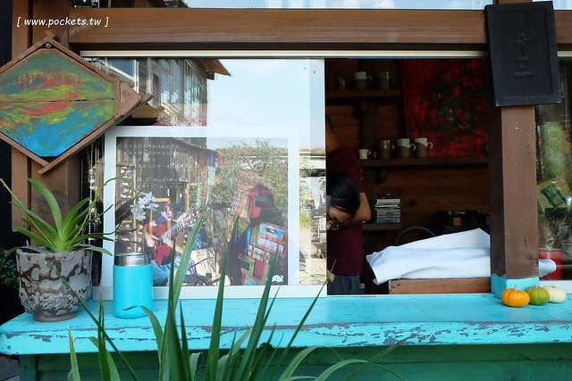 【台中特色咖啡館】13號咖啡(原:楓樹13咖啡)。位於台中南屯區的秘境咖啡館,販售全世界冷門的咖啡豆,一間很樸實卻很有溫度的溪邊13咖啡館 @飛天璇的口袋