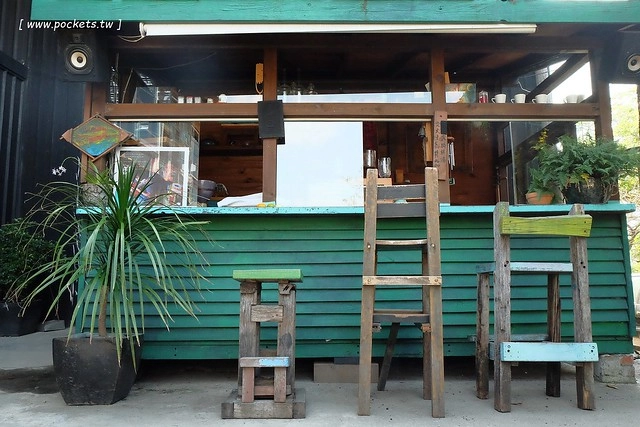 【台中特色咖啡館】13號咖啡(原:楓樹13咖啡)。位於台中南屯區的秘境咖啡館,販售全世界冷門的咖啡豆,一間很樸實卻很有溫度的溪邊13咖啡館 @飛天璇的口袋