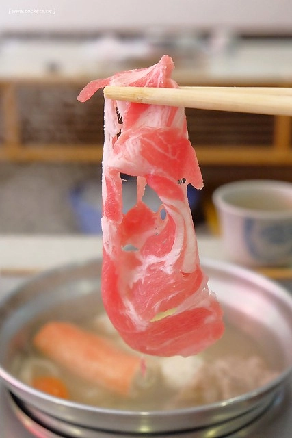 【台中火鍋推薦】陶湘涮涮鍋。CP值很高的平價火鍋店,海龍王鍋非常的有氣勢,干貝鍋$240元新鮮有誠意,晚上來用餐還可以吃到活跳跳的蝦 @飛天璇的口袋