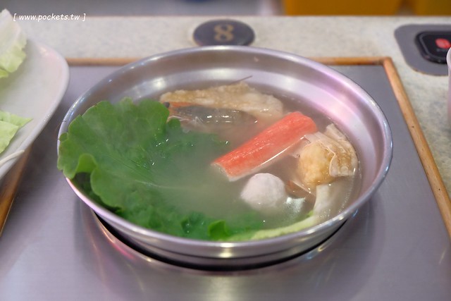 【台中火鍋推薦】陶湘涮涮鍋。CP值很高的平價火鍋店,海龍王鍋非常的有氣勢,干貝鍋$240元新鮮有誠意,晚上來用餐還可以吃到活跳跳的蝦 @飛天璇的口袋