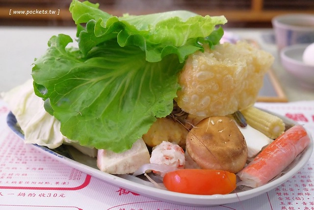 【台中火鍋推薦】陶湘涮涮鍋。CP值很高的平價火鍋店,海龍王鍋非常的有氣勢,干貝鍋$240元新鮮有誠意,晚上來用餐還可以吃到活跳跳的蝦 @飛天璇的口袋