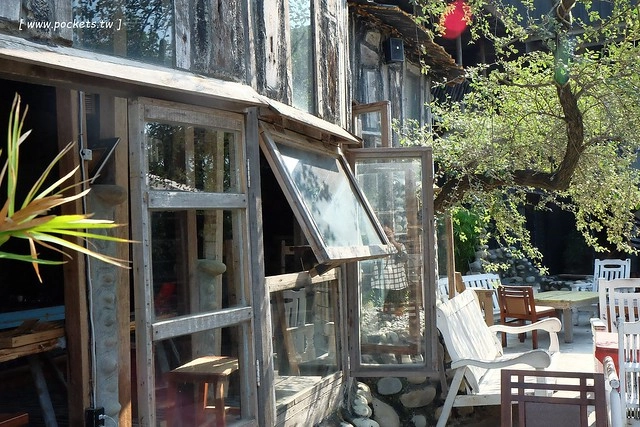 【台中特色咖啡館】13號咖啡(原:楓樹13咖啡)。位於台中南屯區的秘境咖啡館,販售全世界冷門的咖啡豆,一間很樸實卻很有溫度的溪邊13咖啡館 @飛天璇的口袋