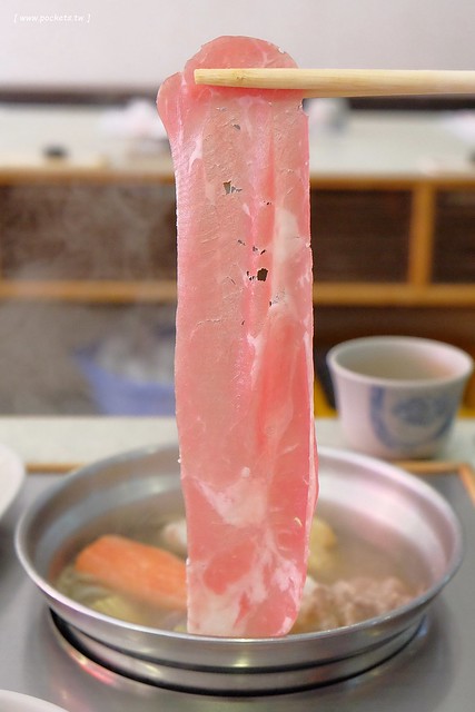 【台中火鍋推薦】陶湘涮涮鍋。CP值很高的平價火鍋店,海龍王鍋非常的有氣勢,干貝鍋$240元新鮮有誠意,晚上來用餐還可以吃到活跳跳的蝦 @飛天璇的口袋