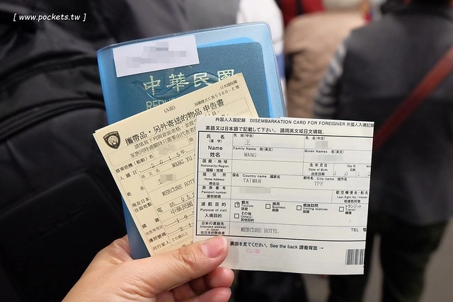 【日本名古屋】威航 Vair 桃園→名古屋 2015.12.15首航初體驗。首航有很多可愛的記念品,機上有吉祥物威熊合照,年輕空姐活潑又可愛 @飛天璇的口袋