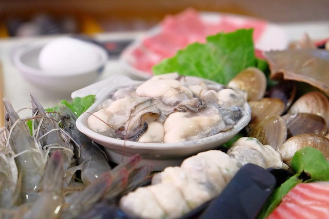 【台中火鍋推薦】陶湘涮涮鍋。CP值很高的平價火鍋店,海龍王鍋非常的有氣勢,干貝鍋$240元新鮮有誠意,晚上來用餐還可以吃到活跳跳的蝦 @飛天璇的口袋