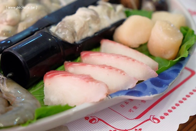 【台中火鍋推薦】陶湘涮涮鍋。CP值很高的平價火鍋店,海龍王鍋非常的有氣勢,干貝鍋$240元新鮮有誠意,晚上來用餐還可以吃到活跳跳的蝦 @飛天璇的口袋