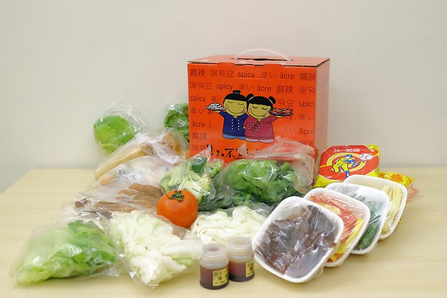 品宏小不點麻辣燙┃台中美食推薦:位於一中街的老字號麻辣燙,中藥練製湯頭口感厚實溫潤,外帶簡單易煮,在家也可以輕鬆享用,聚餐圍爐都很適合 @飛天璇的口袋