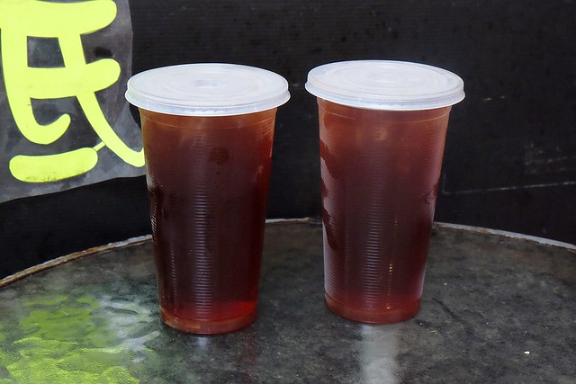 品宏小不點麻辣燙┃台中美食推薦:位於一中街的老字號麻辣燙,中藥練製湯頭口感厚實溫潤,外帶簡單易煮,在家也可以輕鬆享用,聚餐圍爐都很適合 @飛天璇的口袋