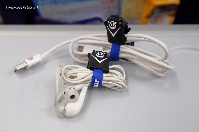 【日本名古屋】威航 Vair 桃園→名古屋 2015.12.15首航初體驗。首航有很多可愛的記念品,機上有吉祥物威熊合照,年輕空姐活潑又可愛 @飛天璇的口袋