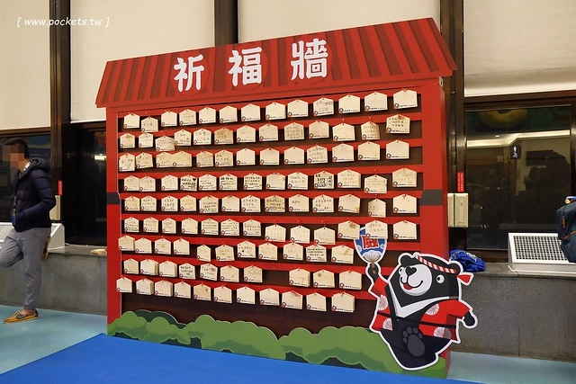 【日本名古屋】威航 Vair 桃園→名古屋 2015.12.15首航初體驗。首航有很多可愛的記念品,機上有吉祥物威熊合照,年輕空姐活潑又可愛 @飛天璇的口袋