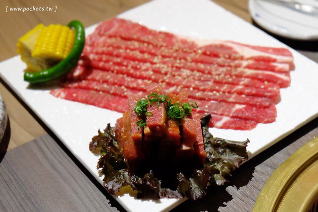 燒肉市場.ととや┃台中燒肉推薦:緊鄰秋紅谷公園,環境寬敞大器,菜單全面翻新,餐點品質提升不少,近期最滿意的日式燒肉餐廳 @飛天璇的口袋