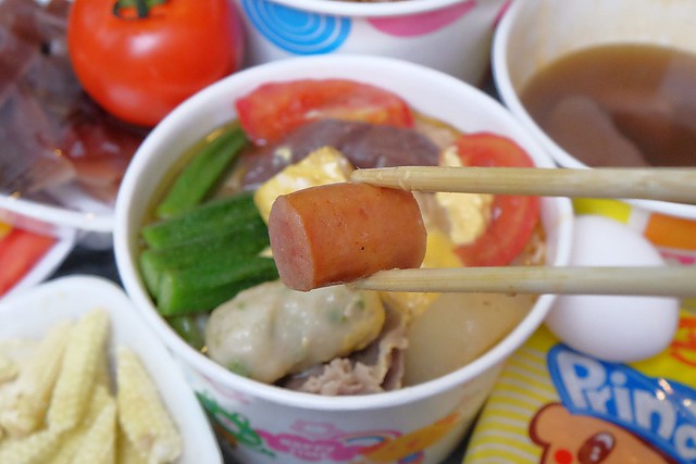 品宏小不點麻辣燙┃台中美食推薦:位於一中街的老字號麻辣燙,中藥練製湯頭口感厚實溫潤,外帶簡單易煮,在家也可以輕鬆享用,聚餐圍爐都很適合 @飛天璇的口袋