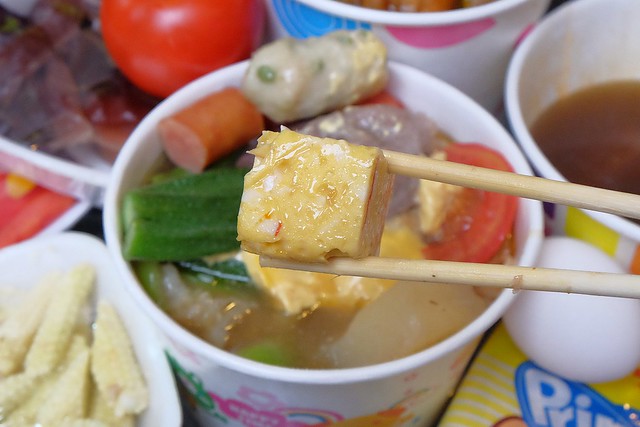 品宏小不點麻辣燙┃台中美食推薦:位於一中街的老字號麻辣燙,中藥練製湯頭口感厚實溫潤,外帶簡單易煮,在家也可以輕鬆享用,聚餐圍爐都很適合 @飛天璇的口袋