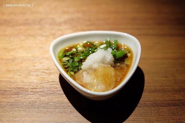 拾七石頭火鍋┃台中火鍋推薦:輕井澤最新力作,承襲集團一貫氣派裝潢,石頭火鍋、麻辣火鍋、壽喜燒和商業午餐,還有小農文創市集和日本有田燒 @飛天璇的口袋