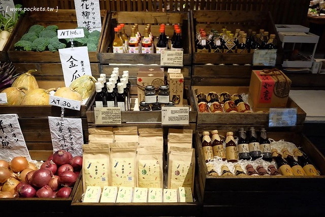 拾七石頭火鍋┃台中火鍋推薦:輕井澤最新力作,承襲集團一貫氣派裝潢,石頭火鍋、麻辣火鍋、壽喜燒和商業午餐,還有小農文創市集和日本有田燒 @飛天璇的口袋