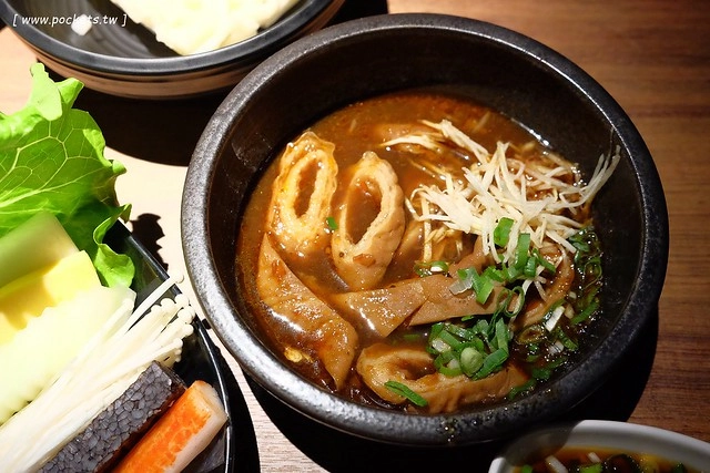 拾七石頭火鍋┃台中火鍋推薦:輕井澤最新力作,承襲集團一貫氣派裝潢,石頭火鍋、麻辣火鍋、壽喜燒和商業午餐,還有小農文創市集和日本有田燒 @飛天璇的口袋