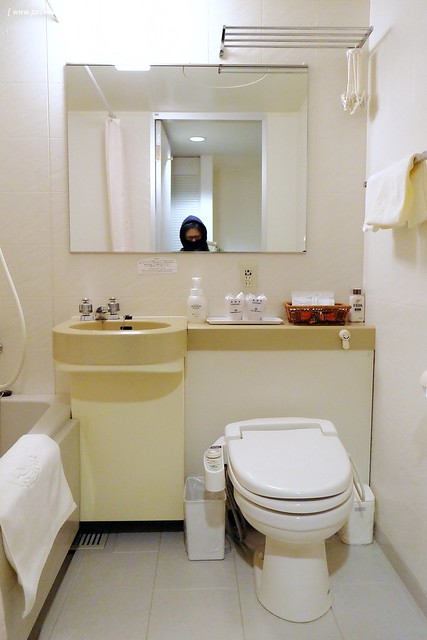 日本奈良|橿原皇家大飯店 Kashihara Royal Hotel.緊鄰近鐵橿原神宮前站,有免費wifi及泡湯,附近有超市、藥妝店、餐廳、便利商店 @飛天璇的口袋