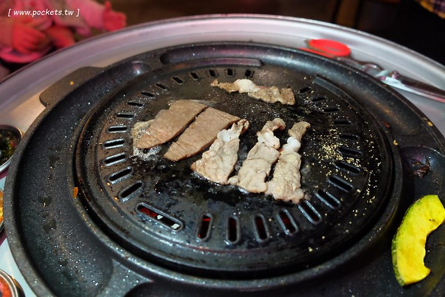 一桶韓式新食.1 tone┃台中韓式燒肉:正宗韓式汽油桶燒肉,份量多、CP值高,位於西屯路中科商圈,飯後甜點有Haagen-Dazs @飛天璇的口袋