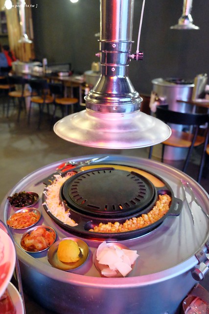 一桶韓式新食.1 tone┃台中韓式燒肉:正宗韓式汽油桶燒肉,份量多、CP值高,位於西屯路中科商圈,飯後甜點有Haagen-Dazs @飛天璇的口袋