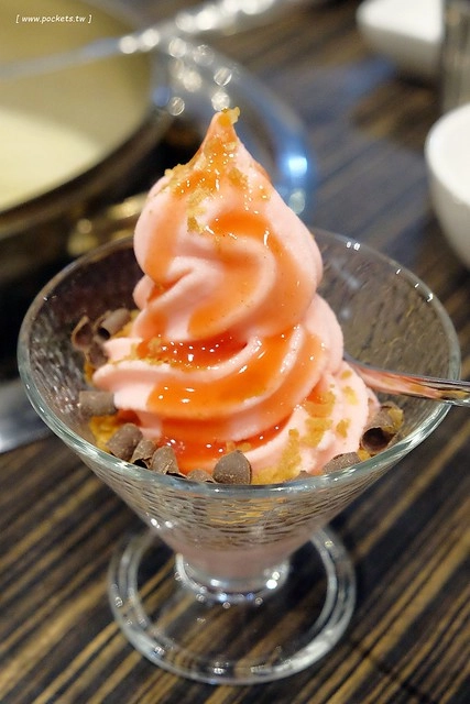 龍八燒肉.黑毛和牛專賣┃台中燒肉推薦:北屯崇德路新開的燒肉店,9A等級安格斯和牛,韓劇裡出現的雪濃湯,釜山很夯的蒸籠海鮮,鄰近台中洲際棒球場 @飛天璇的口袋