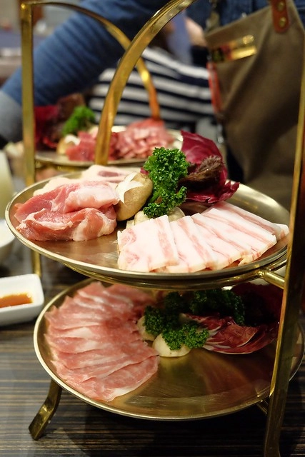 龍八燒肉.黑毛和牛專賣┃台中燒肉推薦:北屯崇德路新開的燒肉店,9A等級安格斯和牛,韓劇裡出現的雪濃湯,釜山很夯的蒸籠海鮮,鄰近台中洲際棒球場 @飛天璇的口袋