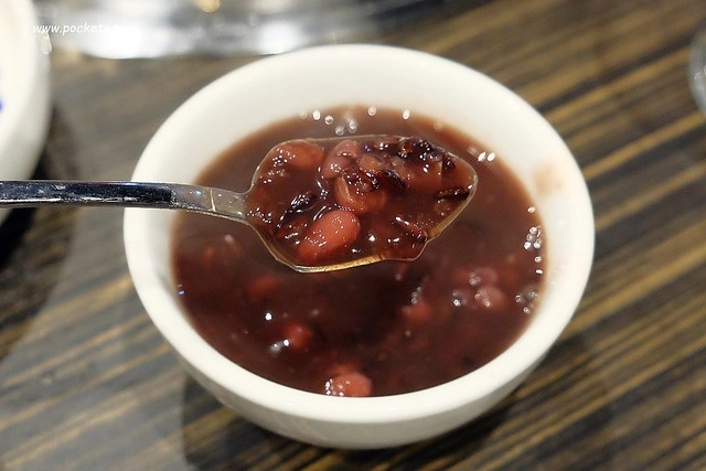 龍八燒肉.黑毛和牛專賣┃台中燒肉推薦:北屯崇德路新開的燒肉店,9A等級安格斯和牛,韓劇裡出現的雪濃湯,釜山很夯的蒸籠海鮮,鄰近台中洲際棒球場 @飛天璇的口袋