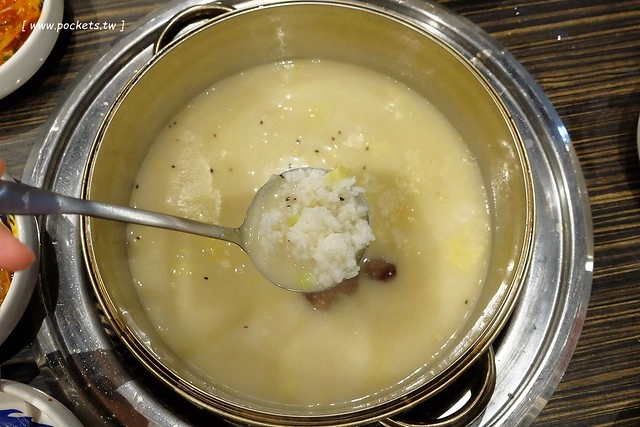 龍八燒肉.黑毛和牛專賣┃台中燒肉推薦:北屯崇德路新開的燒肉店,9A等級安格斯和牛,韓劇裡出現的雪濃湯,釜山很夯的蒸籠海鮮,鄰近台中洲際棒球場 @飛天璇的口袋