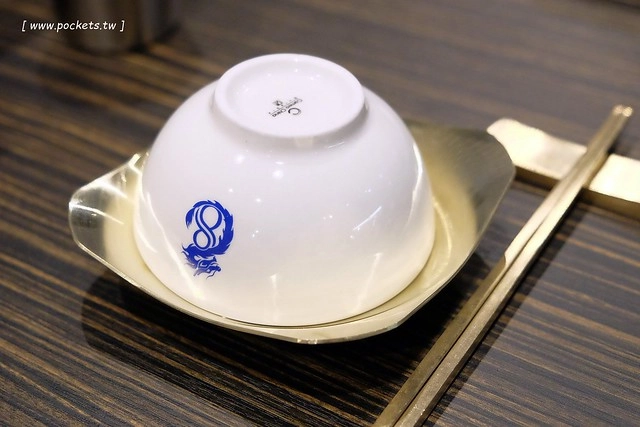 龍八燒肉.黑毛和牛專賣┃台中燒肉推薦:北屯崇德路新開的燒肉店,9A等級安格斯和牛,韓劇裡出現的雪濃湯,釜山很夯的蒸籠海鮮,鄰近台中洲際棒球場 @飛天璇的口袋