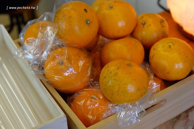 碰憩咖啡館.Risu Café┃台中親子友善餐廳:台中也有最夯的燈炮珍珠奶茶,門口有小庭院.沙坑.清洗區、室內有小小遊戲區,塔羅牌預約,位於南屯路干城街 @飛天璇的口袋