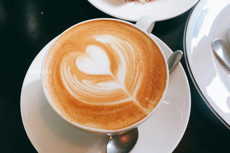 台中中區|Fleet Street 艦隊街咖啡,點咖啡送一份早餐,每天早上10點前,免費插頭Wifi無限使用 @飛天璇的口袋
