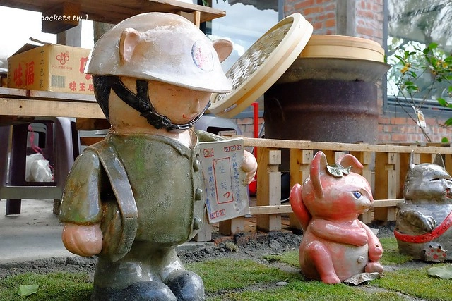 2016台灣蜀藝節-田中窯創意園區┃彰化旅遊景點:蜀葵花田迷宮躲貓貓、美麗的大片落羽松、貓咪主題裝置藝術、窯烤麵包、青森蘋果霜淇淋、鄰近高鐵彰化站步行10分鐘即可抵達 @飛天璇的口袋