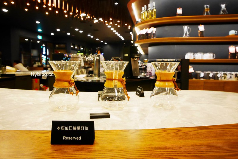 星巴克大英店 Starbucks┃台中南屯:全台灣第二家摩登典藏吧台門市,下午4點之後還提供咖啡啤酒,公益路IG拍照打卡新亮點 @飛天璇的口袋