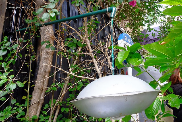 大里龍貓公車站牌|運用廢棄材料做成的裝置立體龍貓公車站牌,化腐朽為神奇的龍貓立體彩繪裝置藝術 @飛天璇的口袋