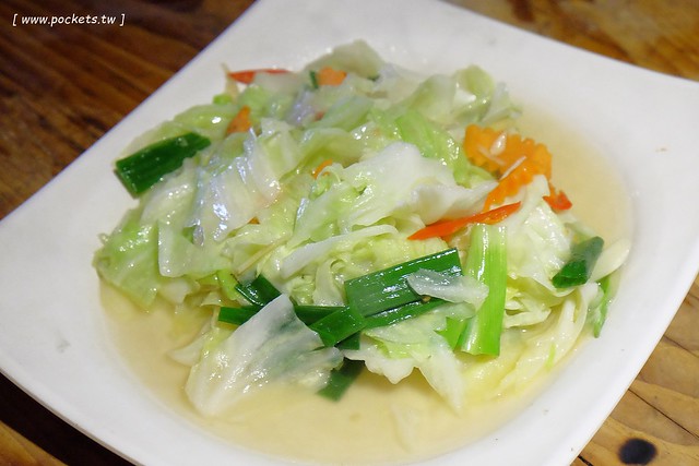 花蓮鳳林|月廬梅子雞|隱身在半山腰中,有擁絕佳的美景,連在地人都激推的好吃梅子雞,要提前預約才吃的到,此行最懷念的花蓮美食推薦 @飛天璇的口袋