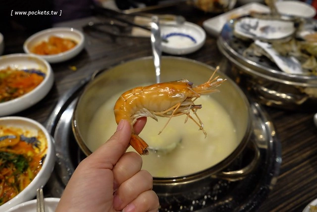 龍八燒肉.黑毛和牛專賣┃台中燒肉推薦:北屯崇德路新開的燒肉店,9A等級安格斯和牛,韓劇裡出現的雪濃湯,釜山很夯的蒸籠海鮮,鄰近台中洲際棒球場 @飛天璇的口袋