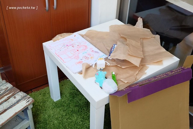 碰憩咖啡館.Risu Café┃台中親子友善餐廳:台中也有最夯的燈炮珍珠奶茶,門口有小庭院.沙坑.清洗區、室內有小小遊戲區,塔羅牌預約,位於南屯路干城街 @飛天璇的口袋