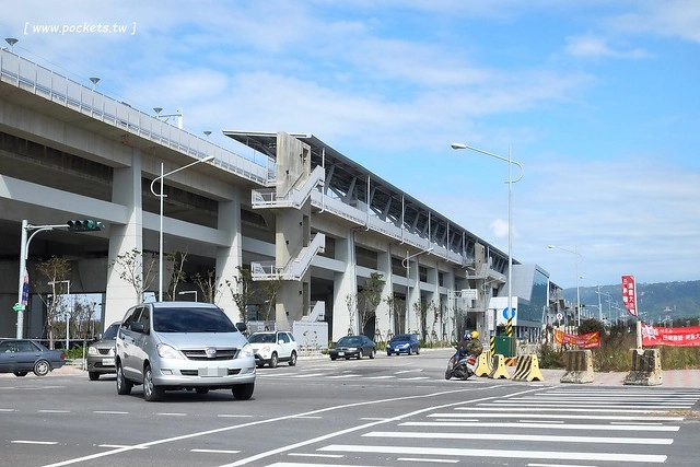 2016台灣蜀藝節-田中窯創意園區┃彰化旅遊景點:蜀葵花田迷宮躲貓貓、美麗的大片落羽松、貓咪主題裝置藝術、窯烤麵包、青森蘋果霜淇淋、鄰近高鐵彰化站步行10分鐘即可抵達 @飛天璇的口袋